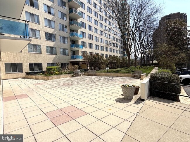 Building Photo - 10401 Grosvenor Pl