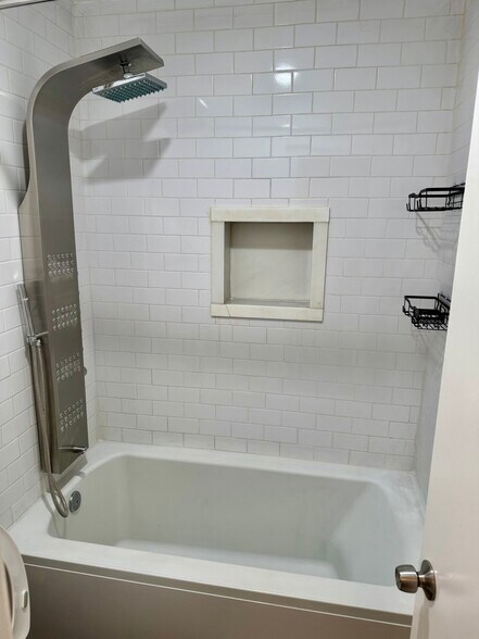 Shower w/Stainless Panel - 4554 E Paradise Village Pky N