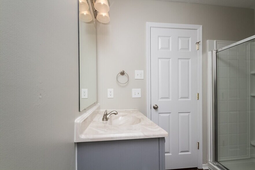 Building Photo - 5153 Sunsail Dr