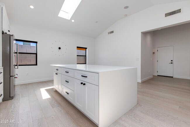 Building Photo - 4246 E Mulberry Dr