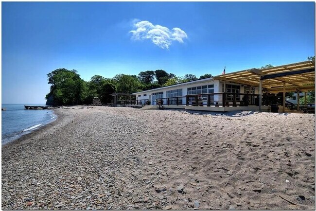 Building Photo - 852 Beach Rd