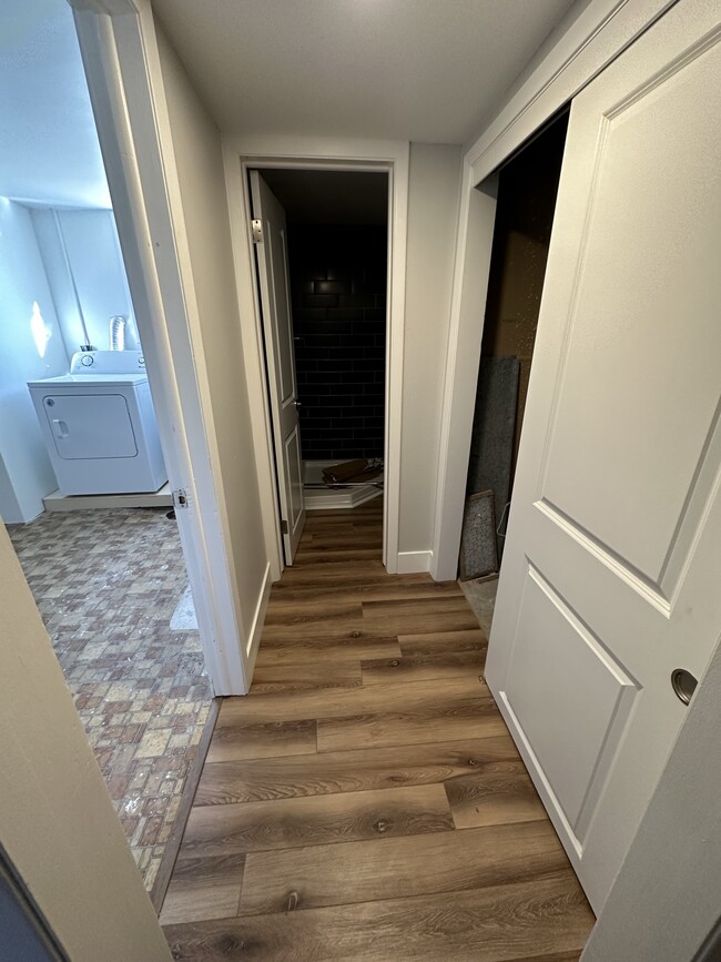 Building Photo - 6117 Kevin Ave