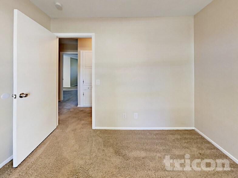 Building Photo - 6227 Ridge Pl St