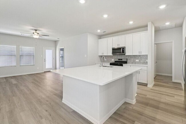 Building Photo - 5907 Belchamp Dr