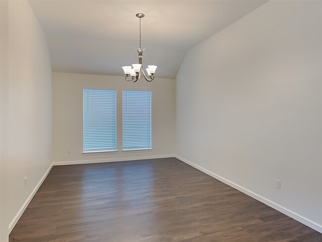Building Photo - 2515 Pioneer Oaks Dr