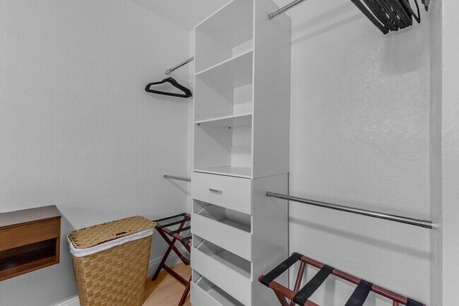 Building Photo - 75250 Vista Huerto