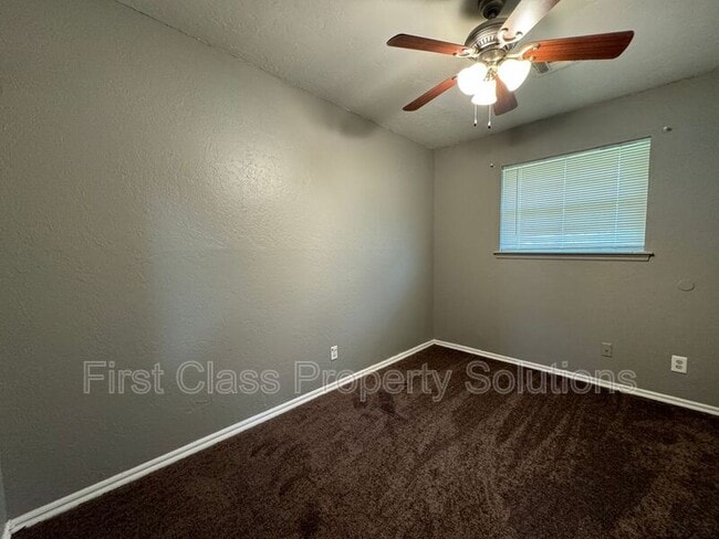 Building Photo - 704 N Gale Ave