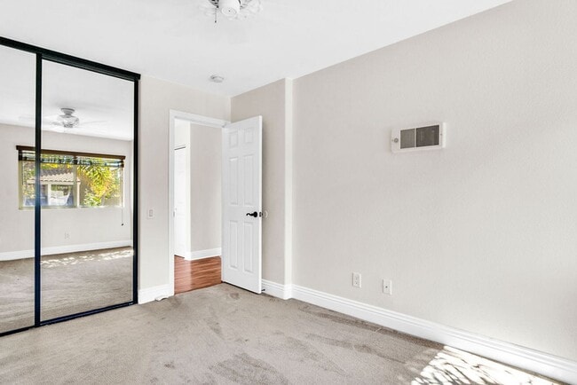 Building Photo - Great Two Bedroom Corner Unit in Villa Tos...