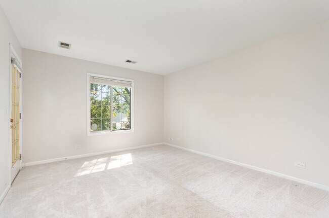 Building Photo - 353 Pembroke Ct