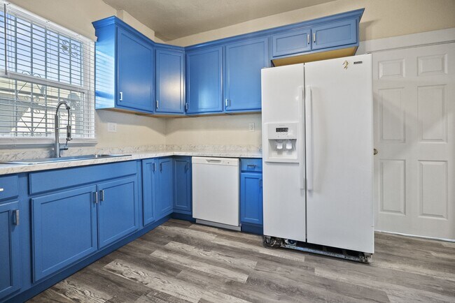 Building Photo - 3418 Yandell Dr
