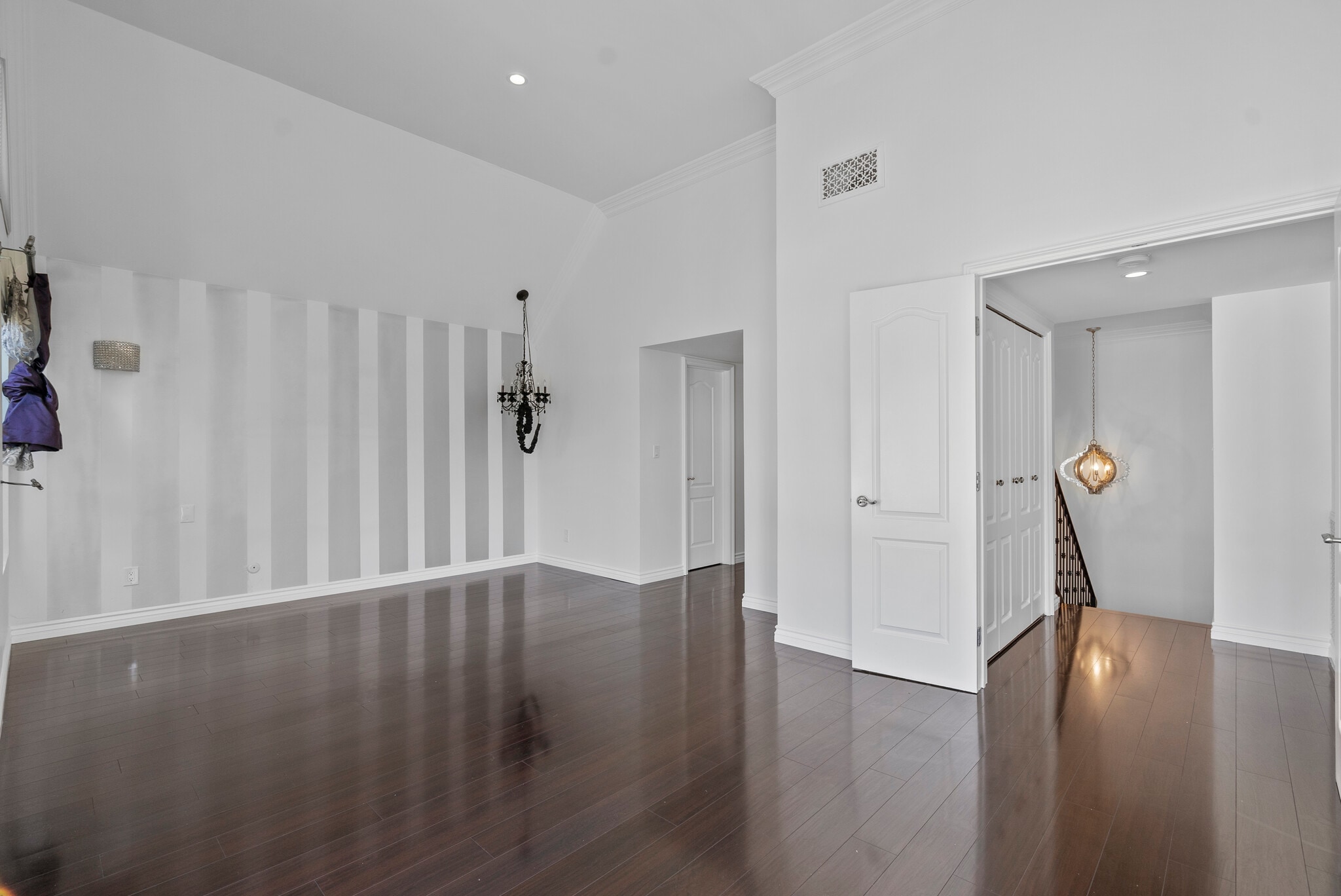Spacious Master - 1734 N Verdugo Rd