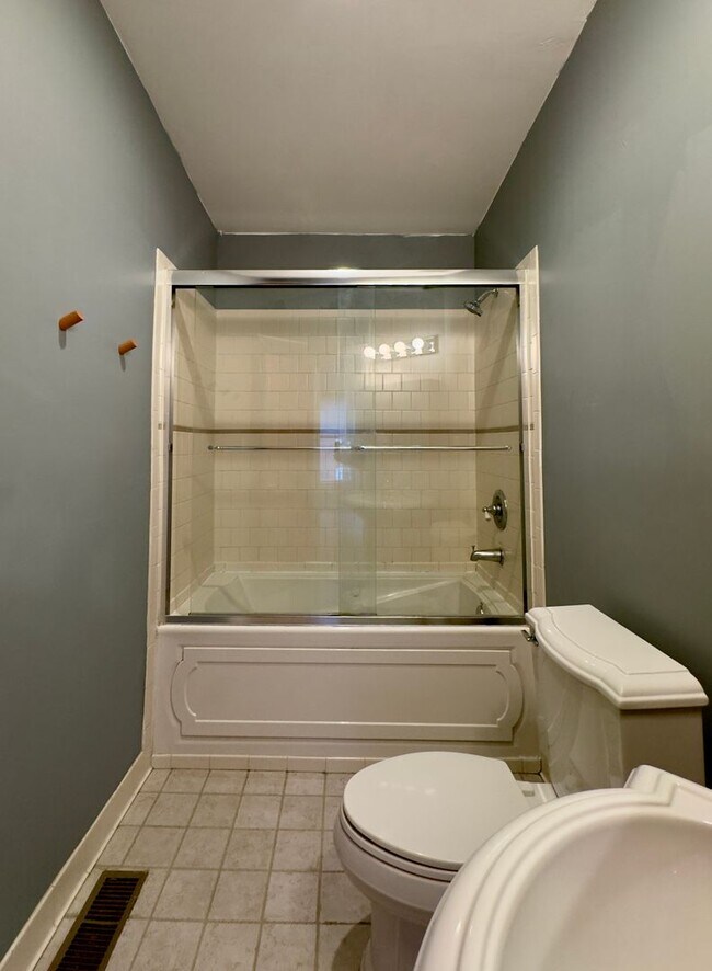 Building Photo - Charming 2 Bedroom/2.5 Bathroom in South Baltimore, MD!