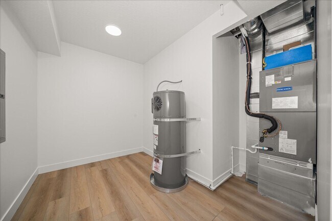 Building Photo - $3,375 - 4 Bed / 3 Bath Stunning Brand New...