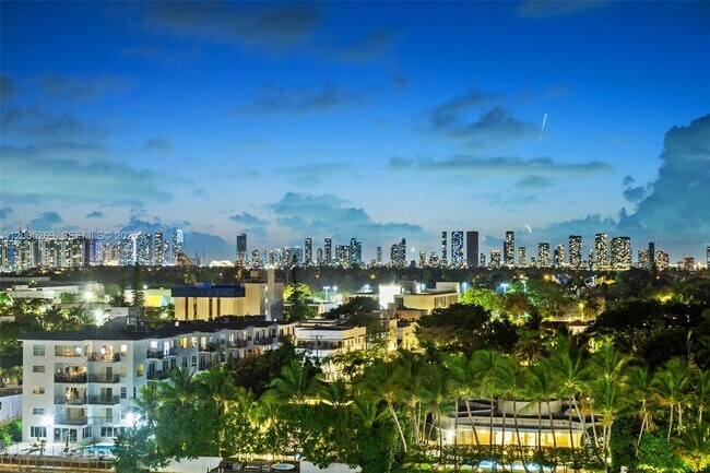 Building Photo - 2555 Collins Ave