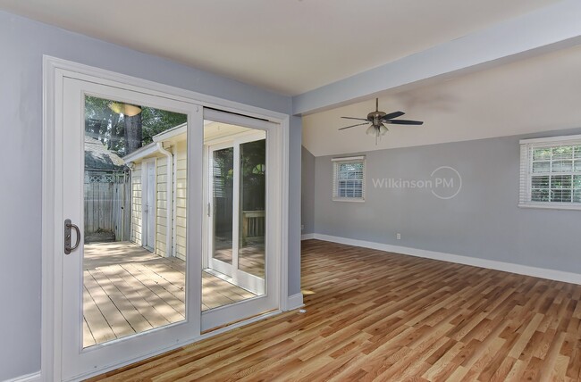 Building Photo - Cottage Home in Plaza Midwood 2Bd/1Bth wit...