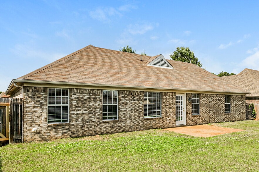 Building Photo - 10221 Adikson Dr
