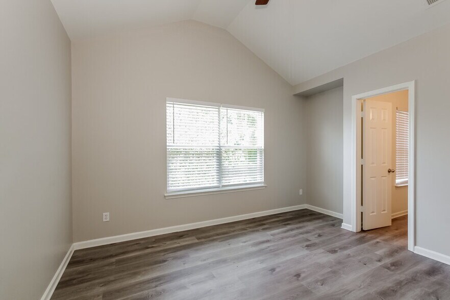 Building Photo - 6103 Sid Crane Dr