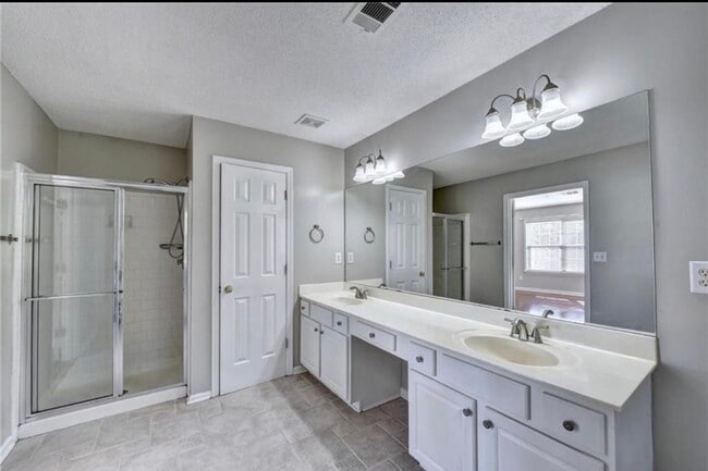 Building Photo - 300 Treyford Ct