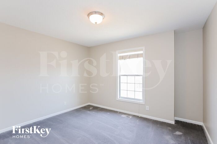 Building Photo - 9014 N Hull Ave