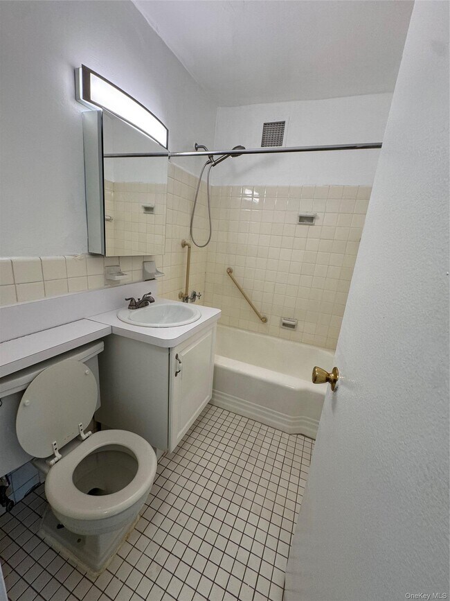 Building Photo - 700 Scarsdale Ave