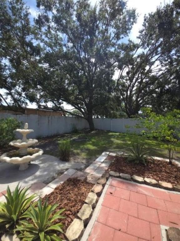 Building Photo - 18005 Palm Breeze Dr