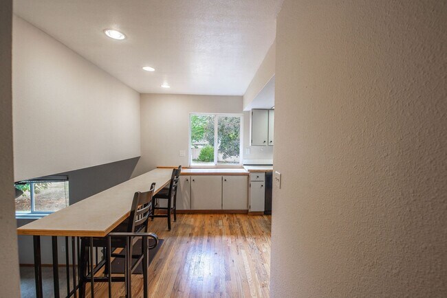 Building Photo - Spacious 3-Bed Home in Hayden Lake with La...