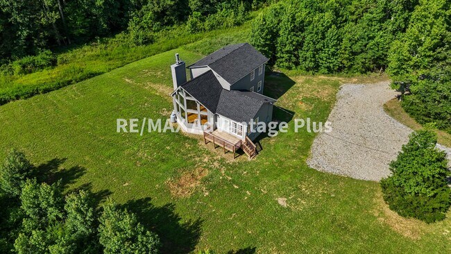 Building Photo - Picturesque 3-Bedroom Home with Cathedral ...