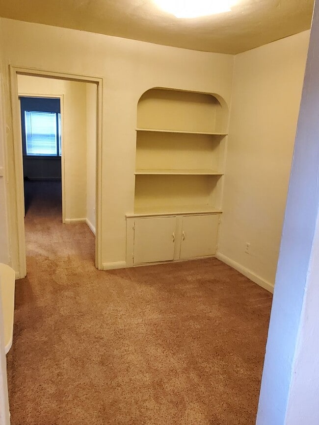 Building Photo - Elizabeth Park