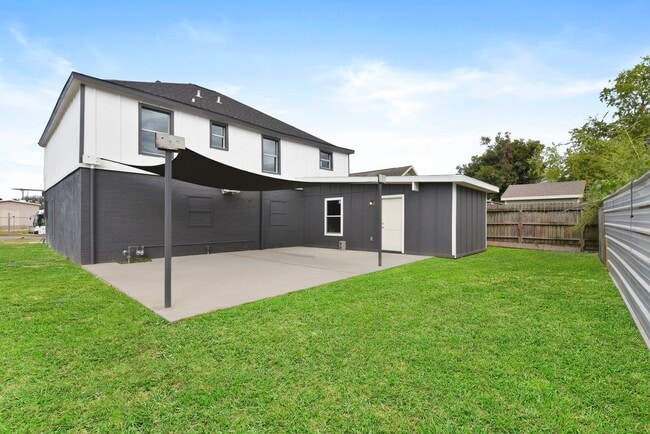 Building Photo - 6504 Canal St