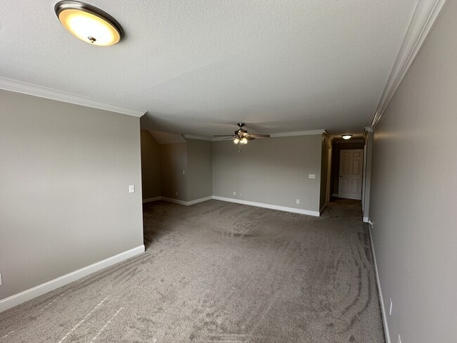 Building Photo - 5511 Ginkgo Rd