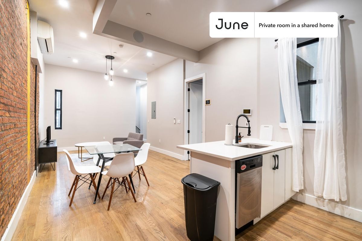 Building Photo - Room in Shared 6 bed/6.5 bath home