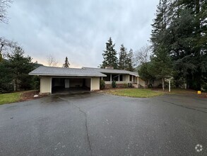 Building Photo - Myrtle Creek 3 bedroom, 3 bath home on 14 ...