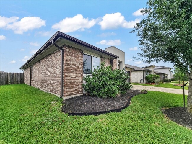 Building Photo - 8122 Hush Hts Dr