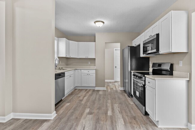 Building Photo - Welcome to this beautiful newly renovated 3-bedroom home!