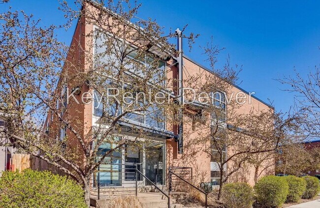 Building Photo - 1032 N Clarkson St