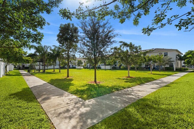 Building Photo - 757 SW 11th St