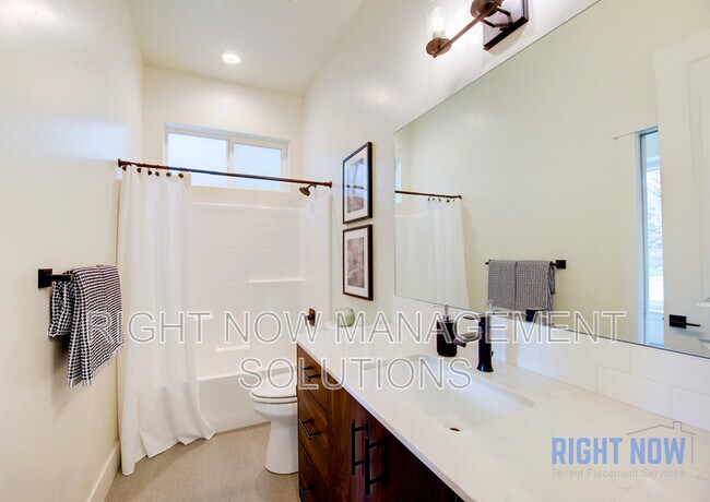 Building Photo - 2104 N 35th St