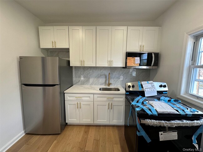 Building Photo - 65 New York Ave