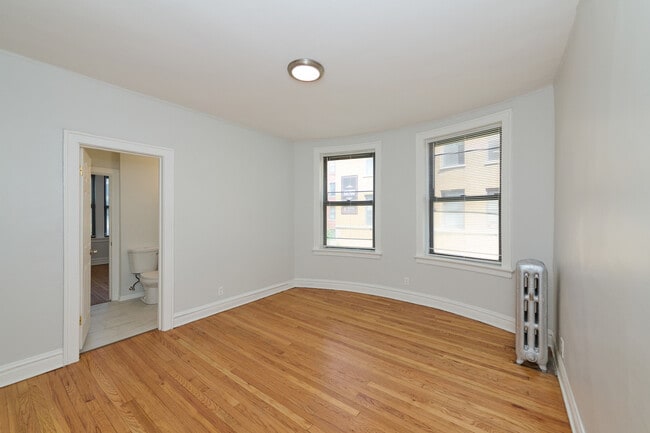 Building Photo - 5461 S Everett Ave