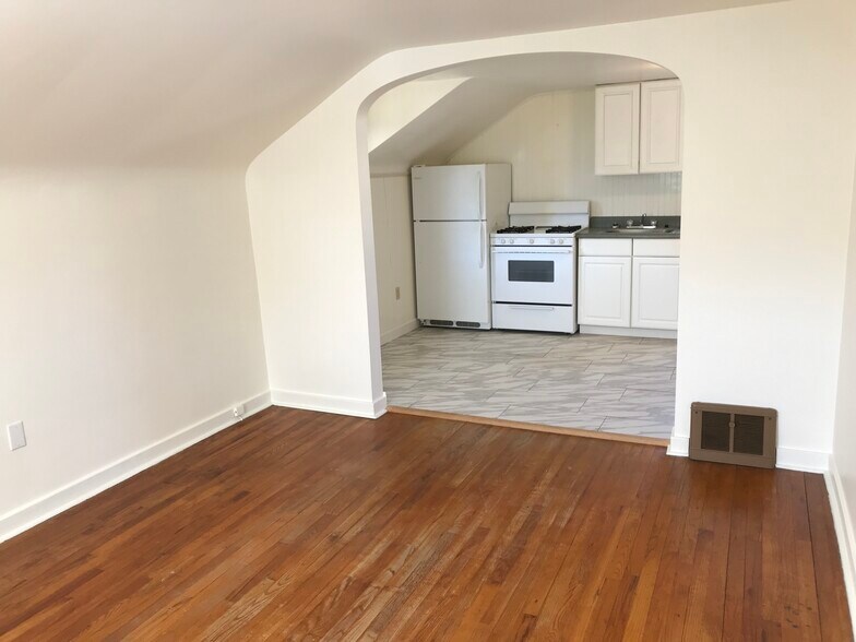 Building Photo - 861 Brackenridge Ave