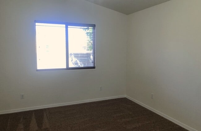 Building Photo - Coming Soon!  Beautifully Updated Home with Screened Porch Retreat