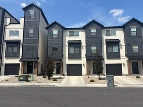 Building Photo - BRAND NEW TOWN HOME READY TO MOVE IN