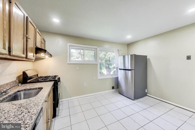 Building Photo - 5714 Ridgway Ave