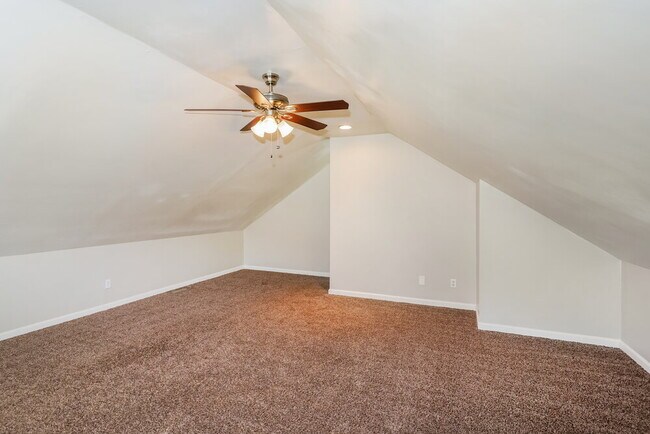 Building Photo - 116 Sunset Cir