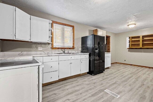 Building Photo - 605 N Perry St