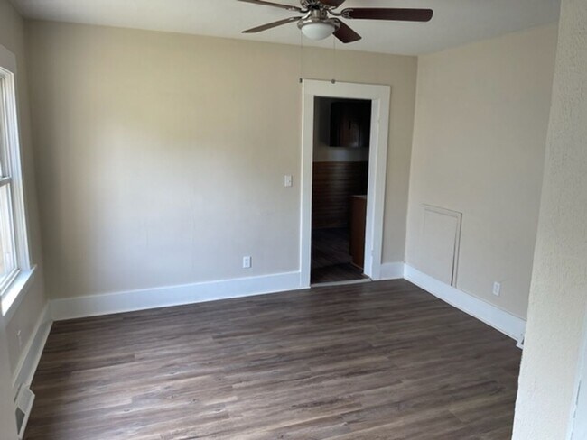 Building Photo - 3074 Toledo Ave