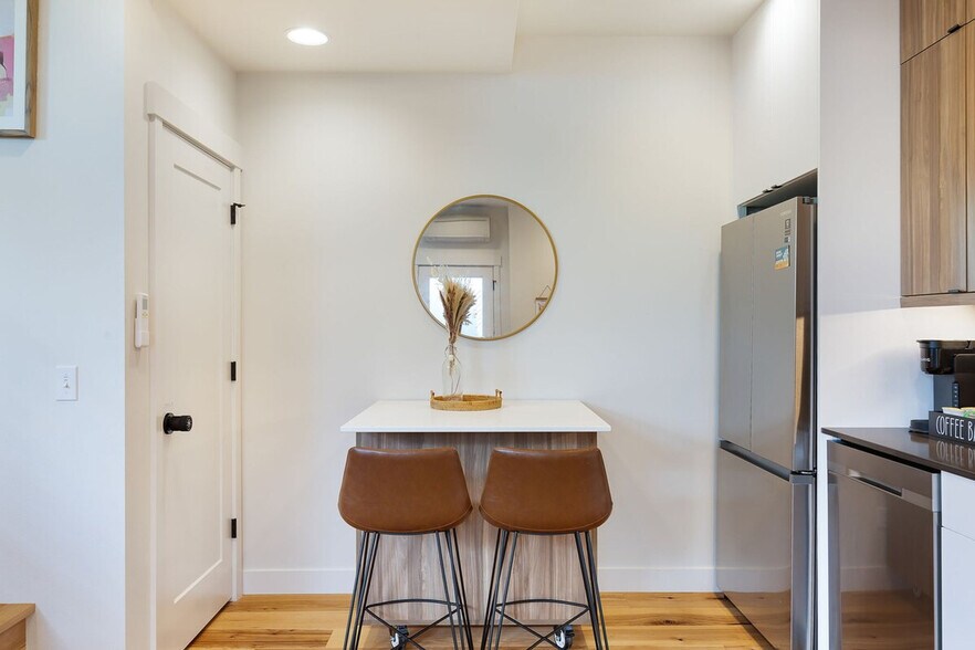 Building Photo - 71D W Dravus St