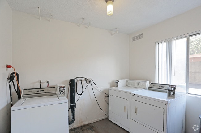 Interior Photo - 14631 Rosecrans Ave