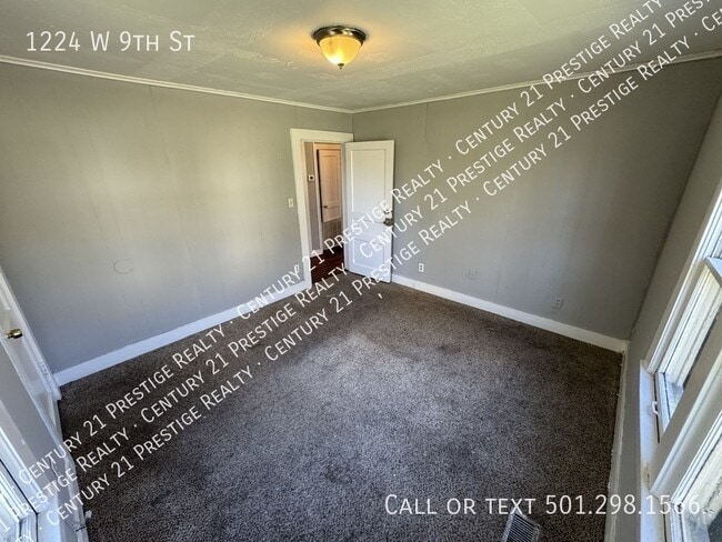 Building Photo - 1224 W 9th St