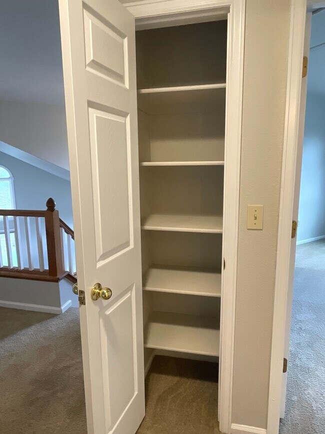 Building Photo - Beautiful Two-Story Home in Cul-de-sac